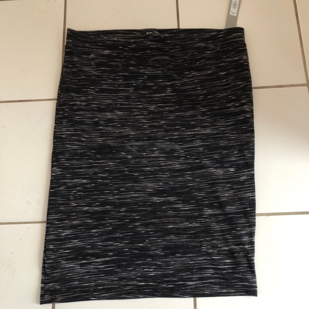 APT.9 Long Pencil Skirt